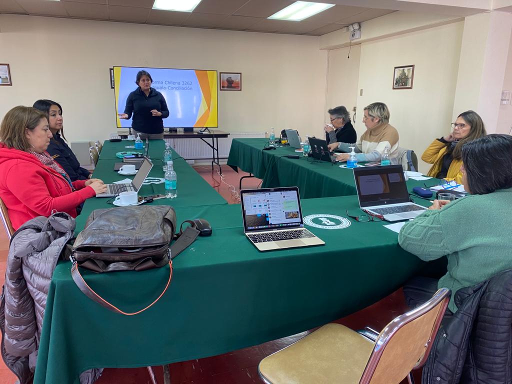 Laura Albornoz Pollmann, representante del Directorio de la Empresa Nacional del Petróleo visitó instalaciones de Cabo Negro en Punta Arenas y brindó charla sobre la Norma chilena 3262