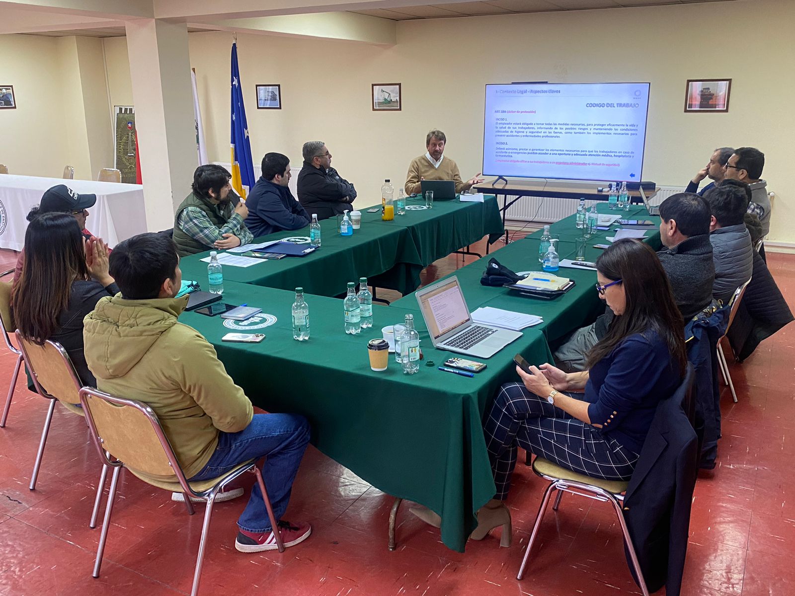 Ciclos de charlas en torno a la ley de trabajo pesado y permisos de trabajo se desarrolló en el Sindicato de Trabajadores de Enap Magallanes.