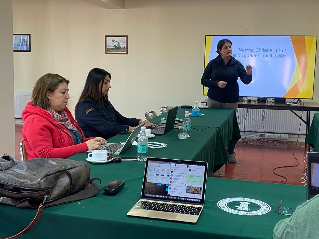 Representante del Directorio de la Empresa Nacional del Petróleo Laura Albornoz brindó charla sobre la Norma chilena 3262, “Sello Iguala-Conciliación”