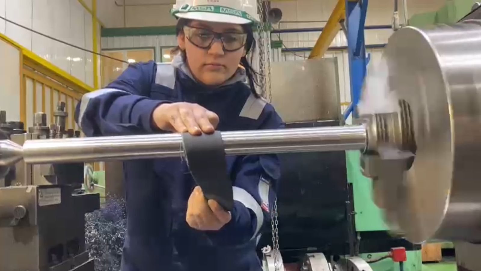 Primera mujer tornera de Enap Magallanes, “es importante dar más oportunidades a las mujeres, su visión de ver las cosas en una empresa puede ser de gran ayuda”.