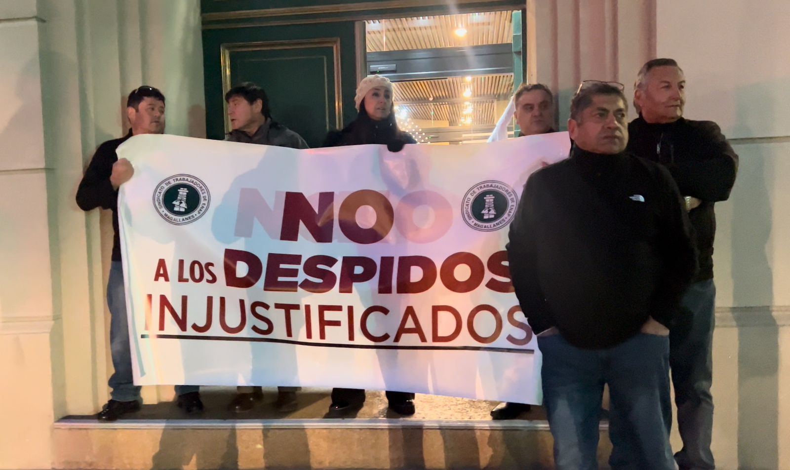 Sindicato de Trabajadores de Enap Magallanes realizó manifestación simbólica tras despidos injustificados por parte de la empresa