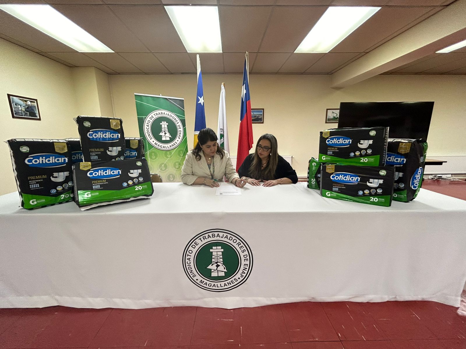 Sindicato de Trabajadores de Enap Magallanes Dona Pañales a la Casa del Samaritano