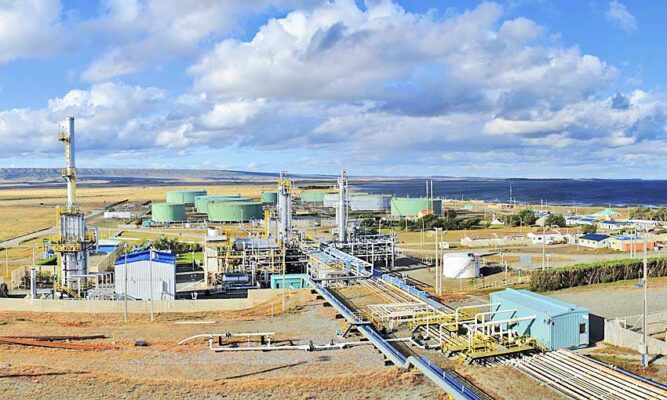 Sindicato de Trabajadores de ENAP Magallanes alerta por falta de seguridad tras explosión en planta de Gregorio